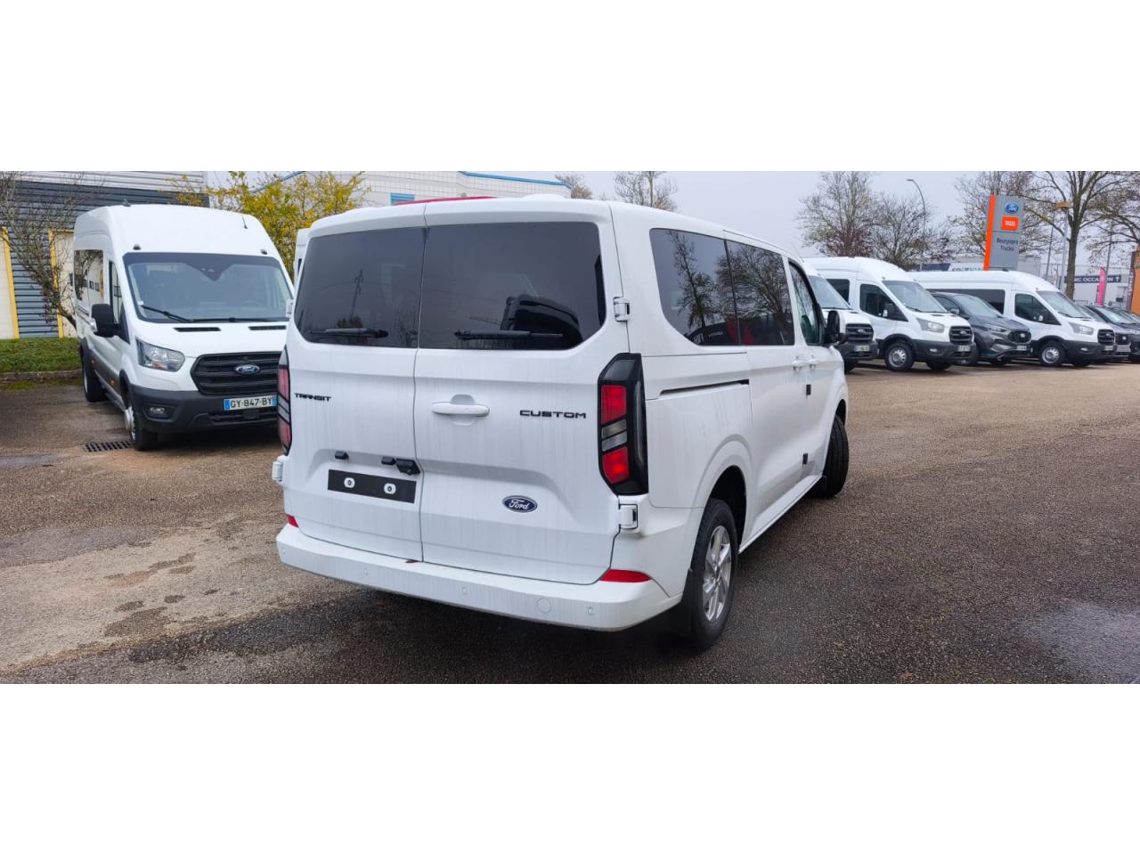 FORD TRANSIT CUSTOM KOMBI