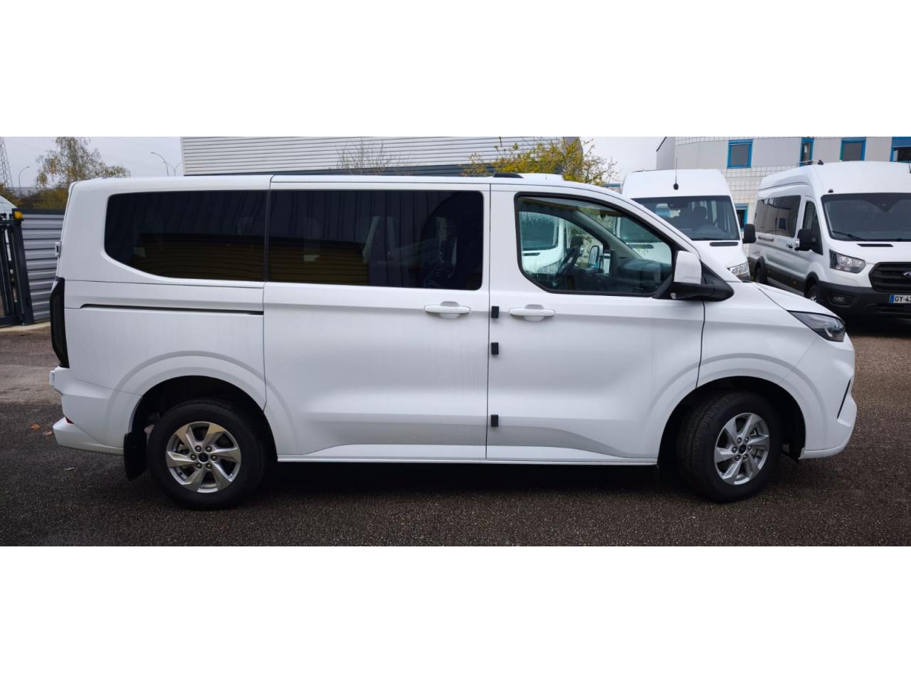 FORD TRANSIT CUSTOM KOMBI