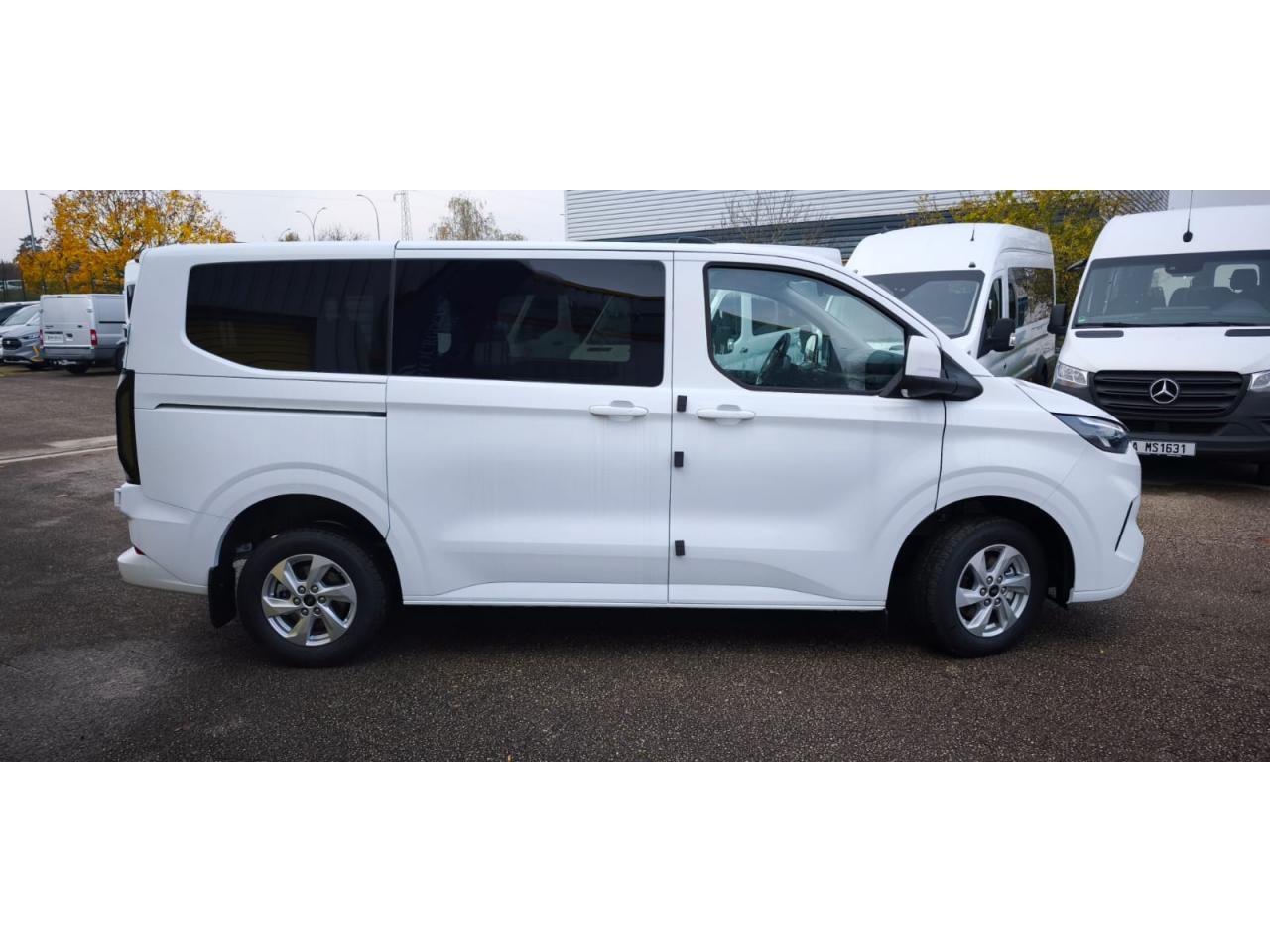 FORD TRANSIT CUSTOM KOMBI