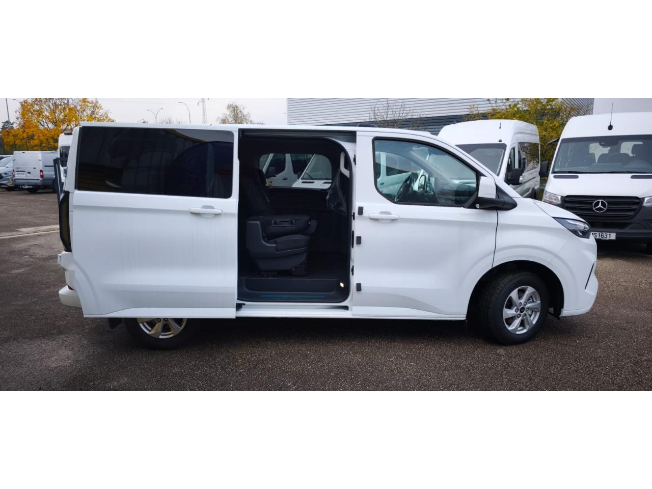FORD TRANSIT CUSTOM KOMBI