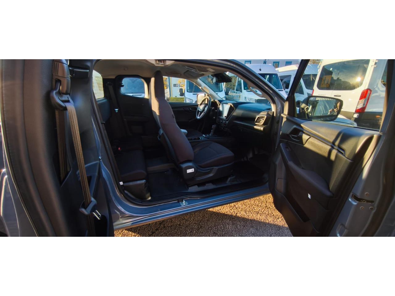 ISUZU D-MAX