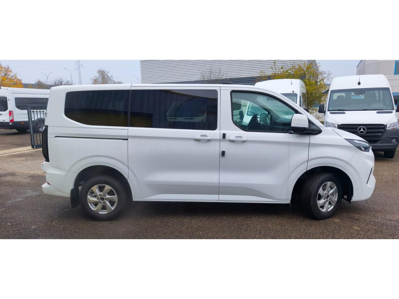 FORD TRANSIT CUSTOM KOMBI