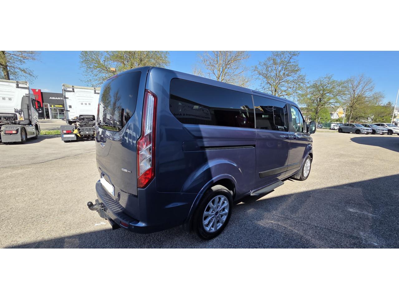FORD TOURNEO