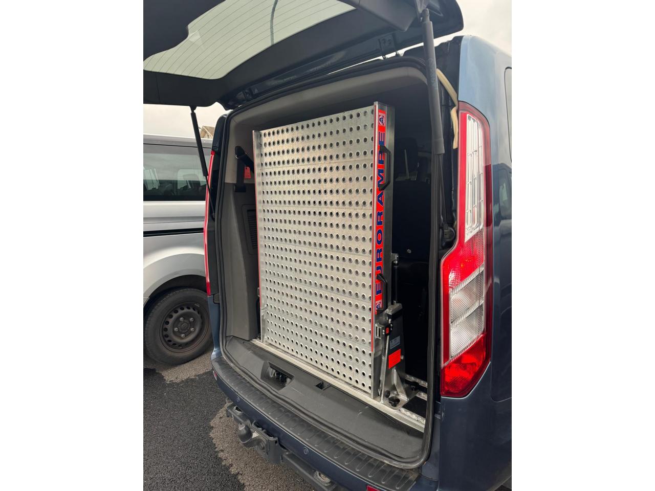 FORD TOURNEO