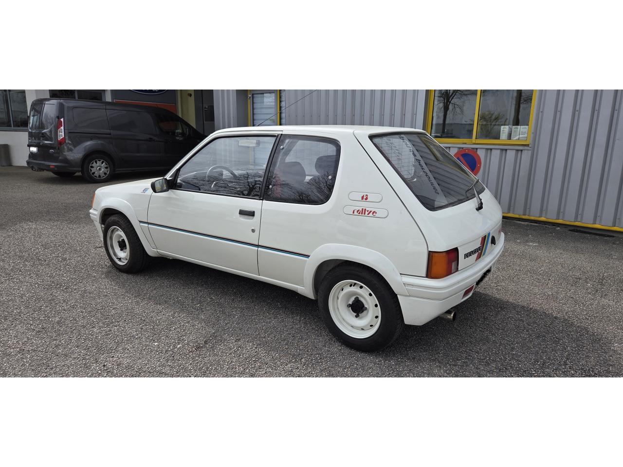 PEUGEOT 205