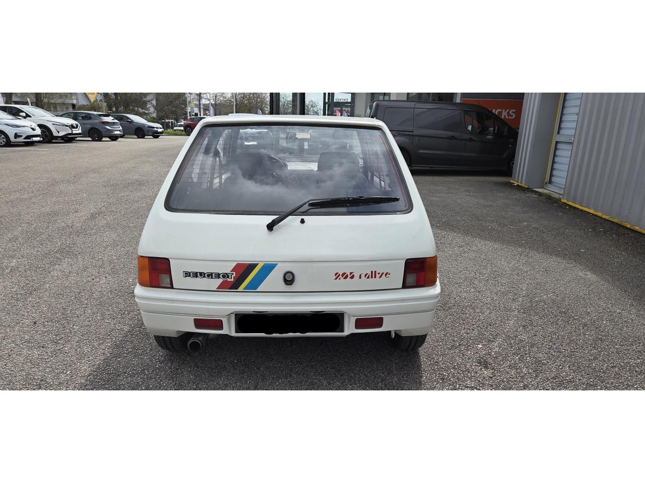 PEUGEOT 205