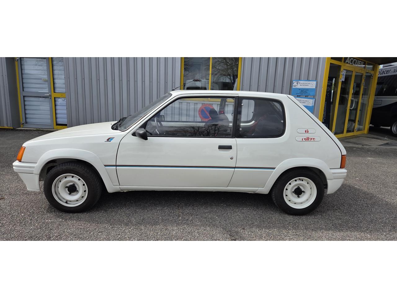PEUGEOT 205