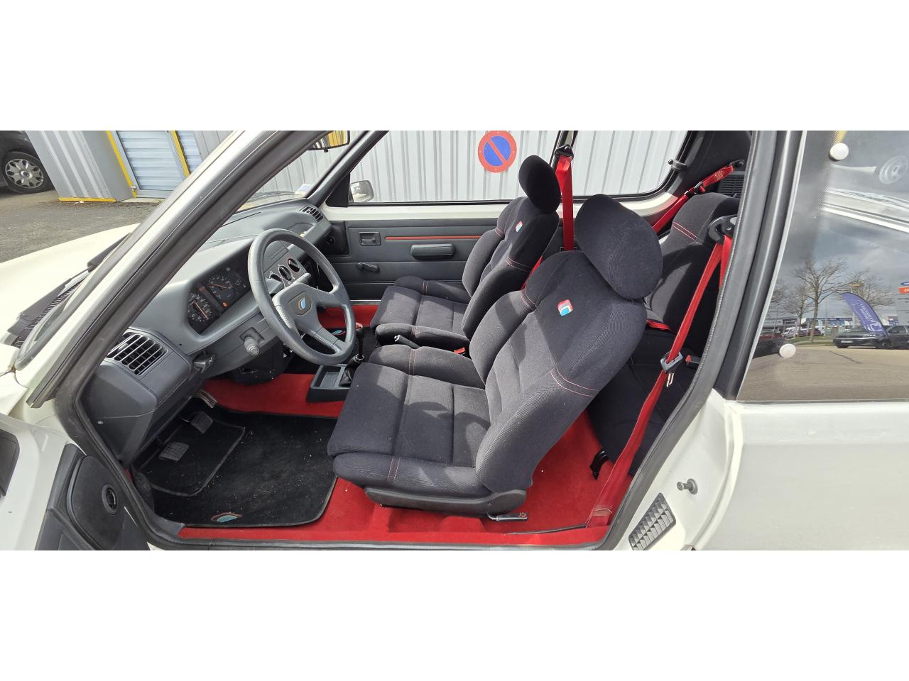 PEUGEOT 205