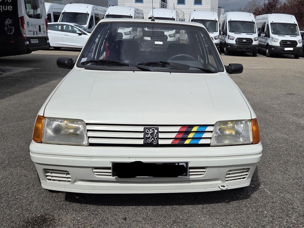 PEUGEOT 205