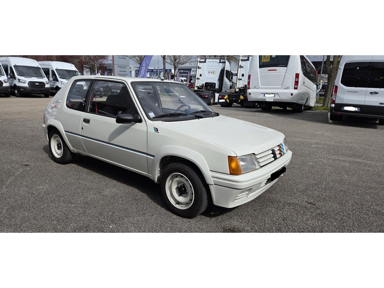 PEUGEOT 205
