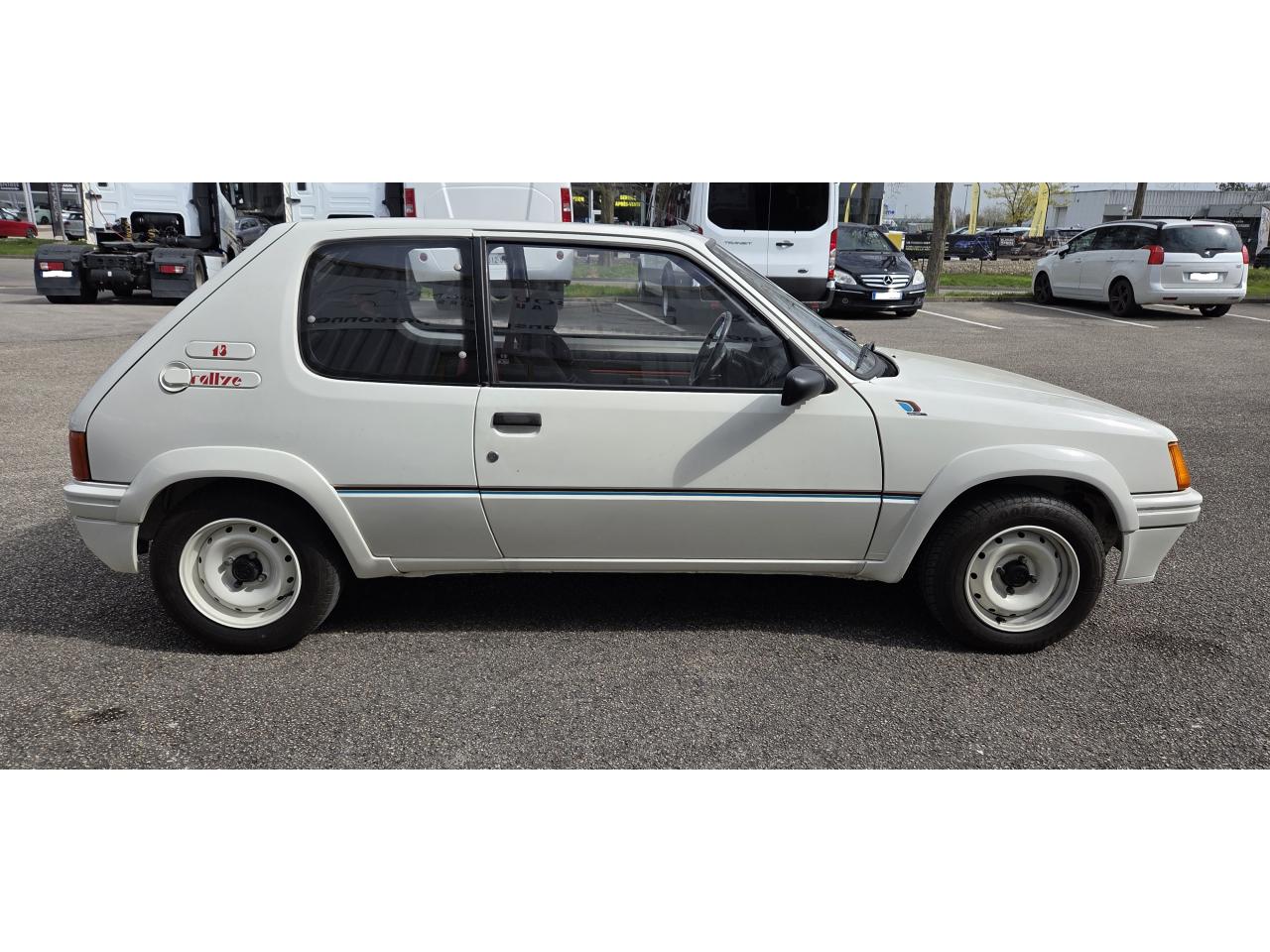 PEUGEOT 205