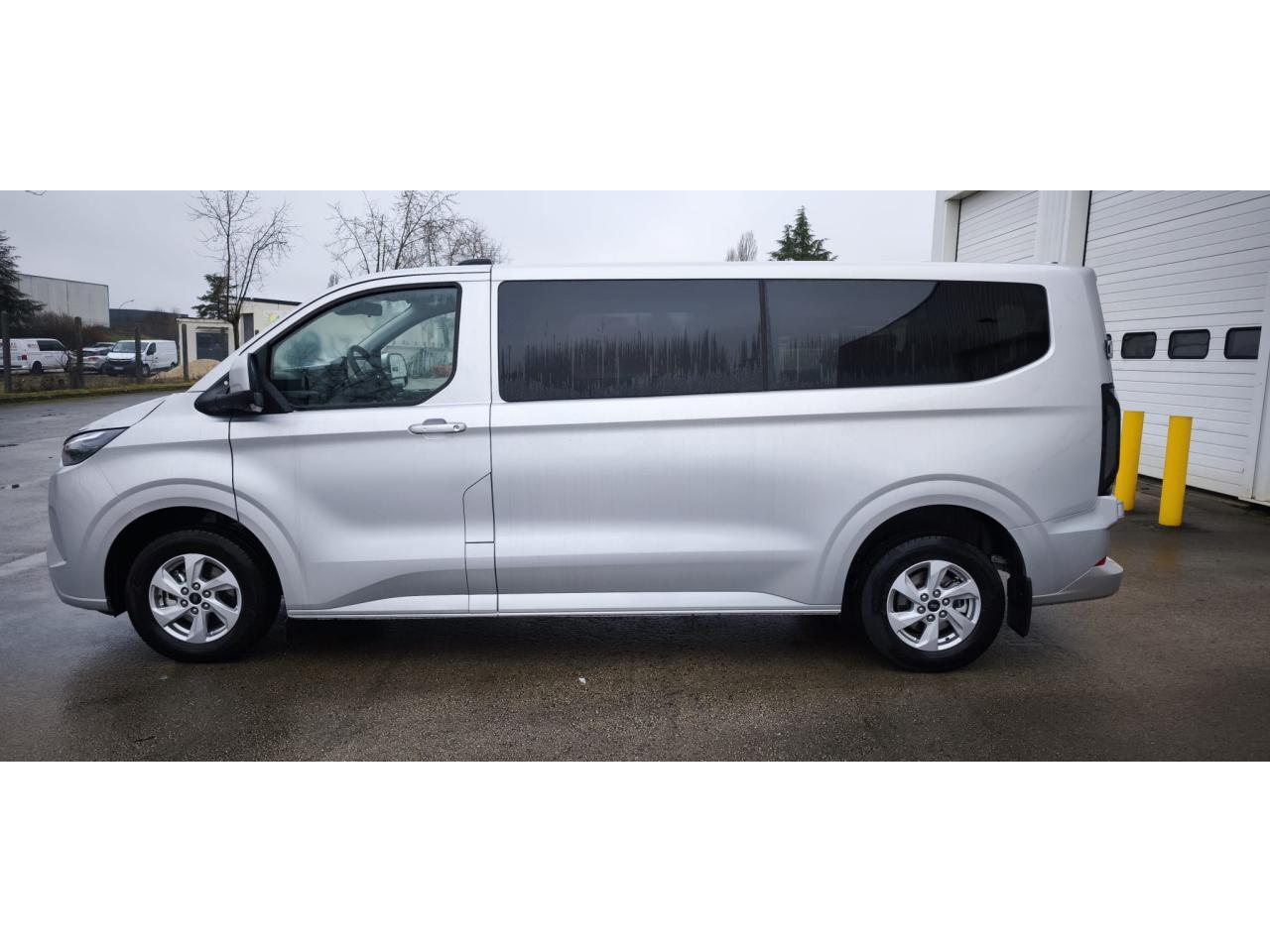 FORD TRANSIT CUSTOM KOMBI