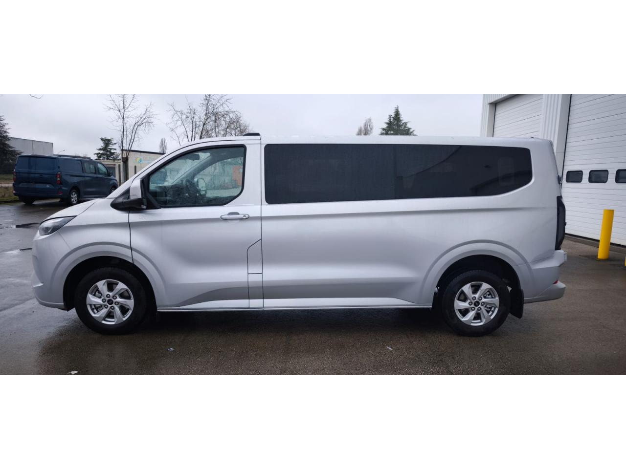 FORD TRANSIT CUSTOM KOMBI