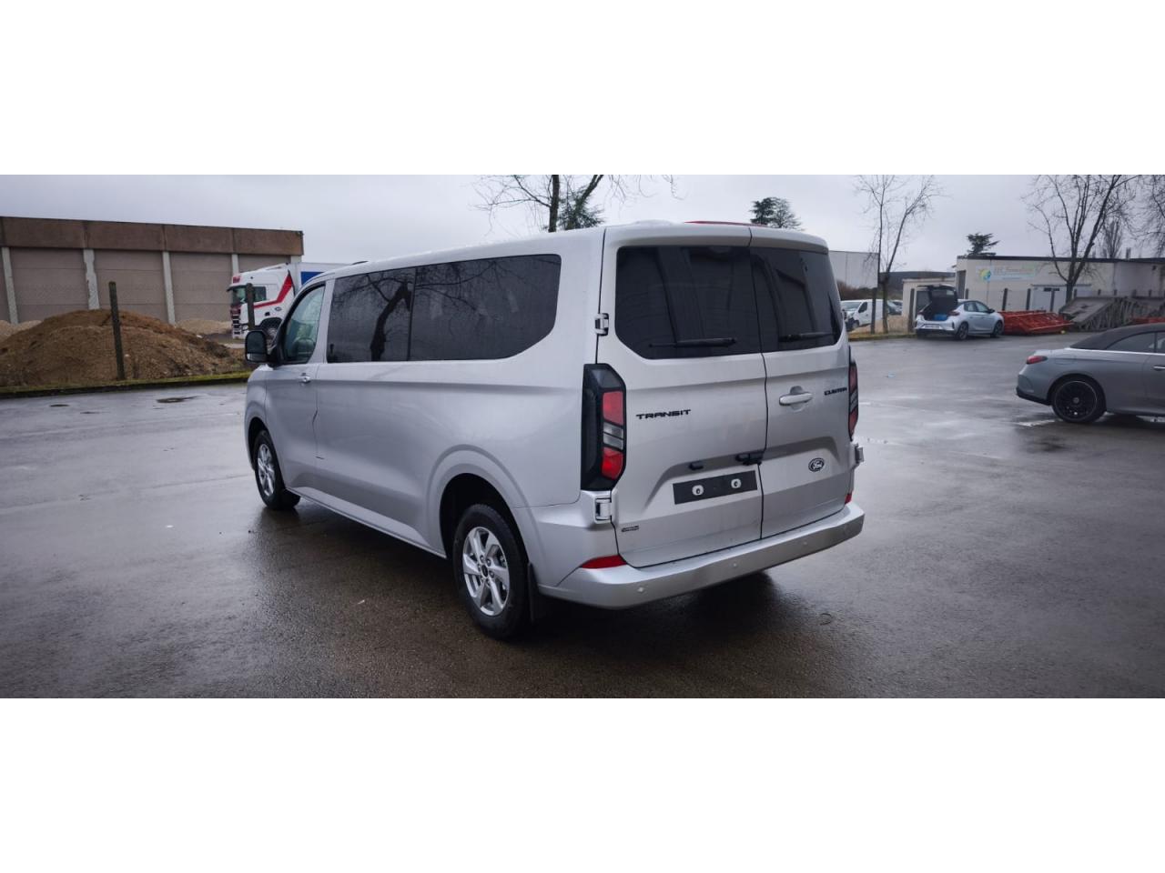 FORD TRANSIT CUSTOM KOMBI
