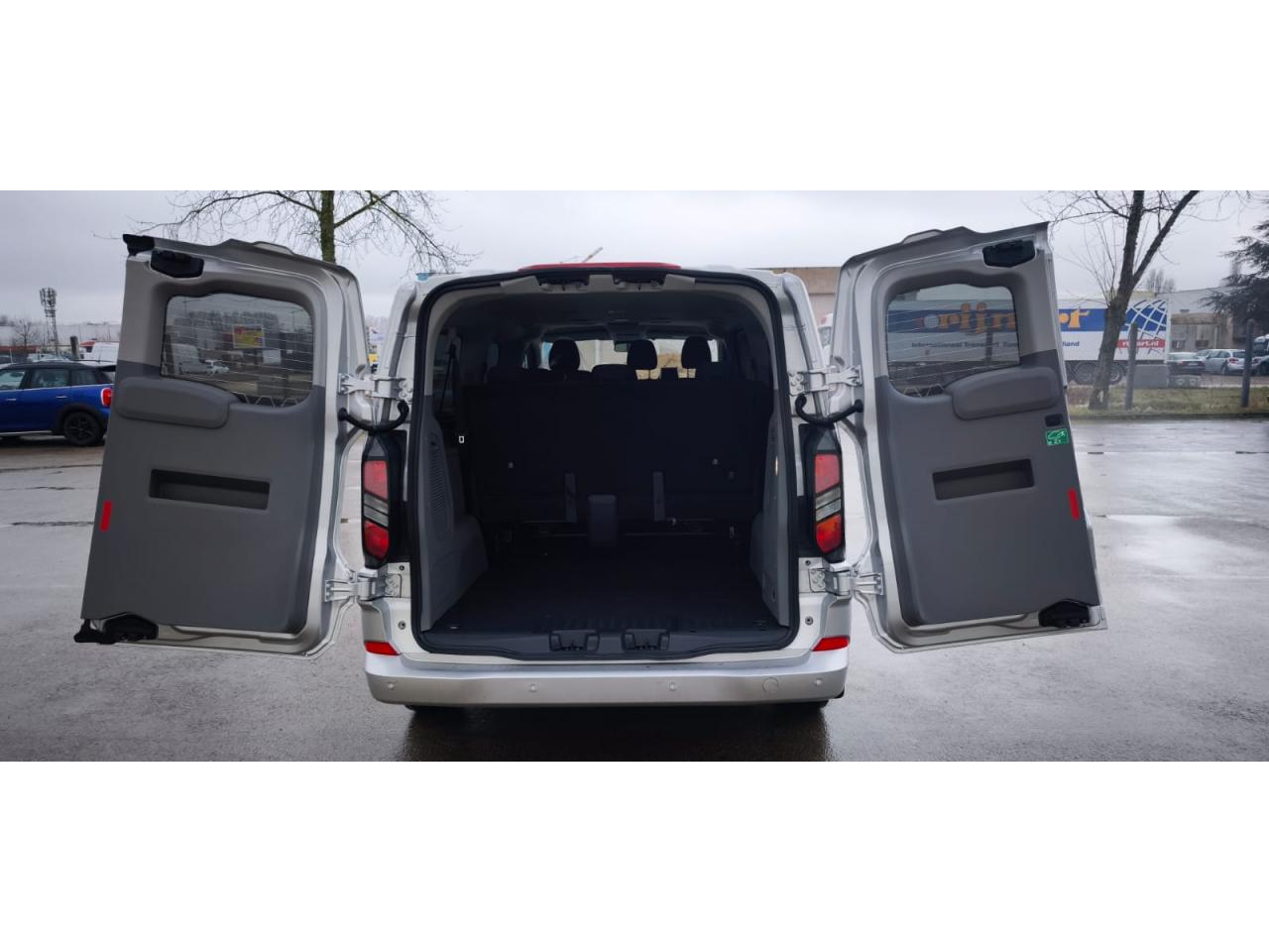 FORD TRANSIT CUSTOM KOMBI