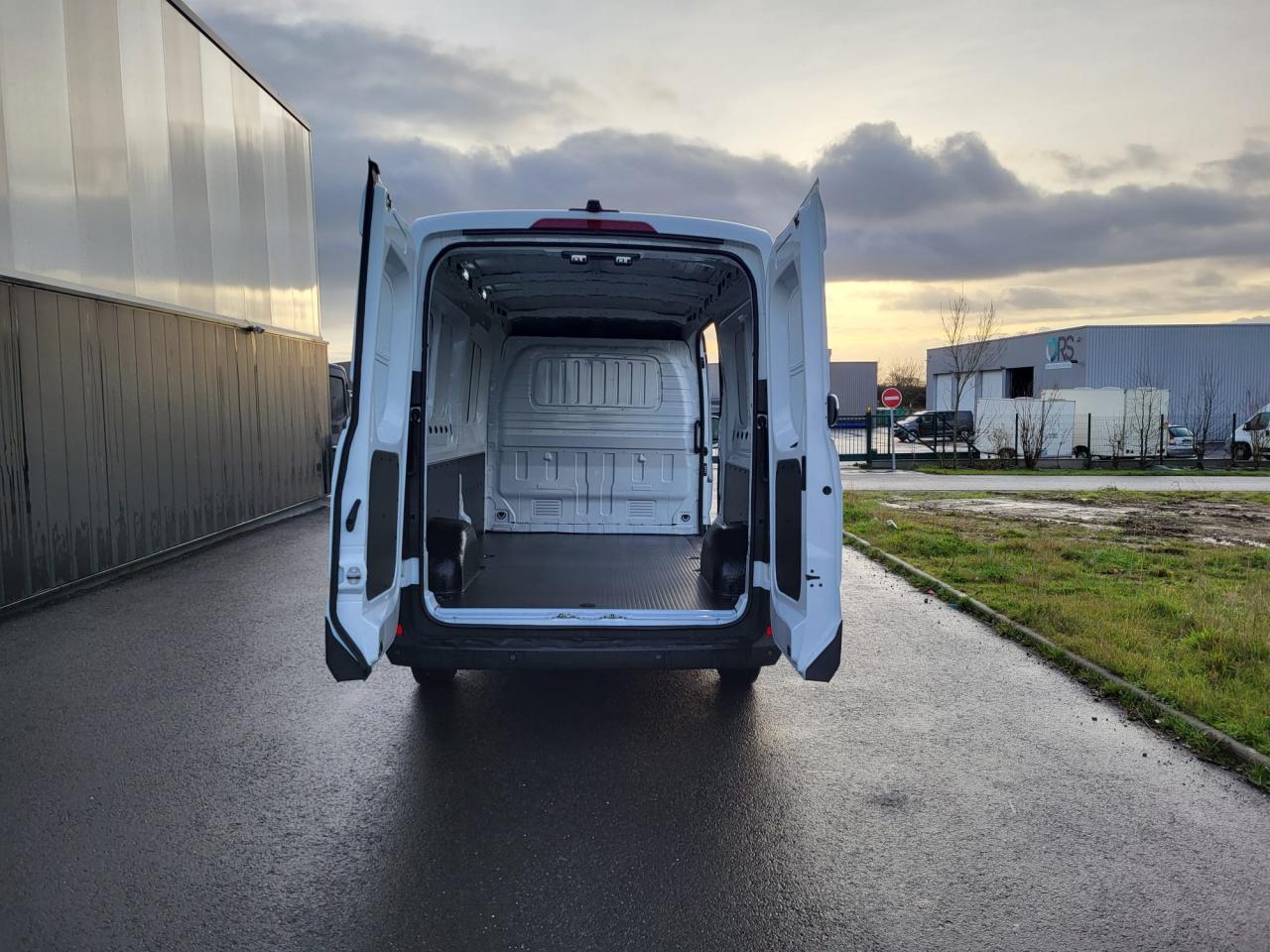 MAXUS Deliver9