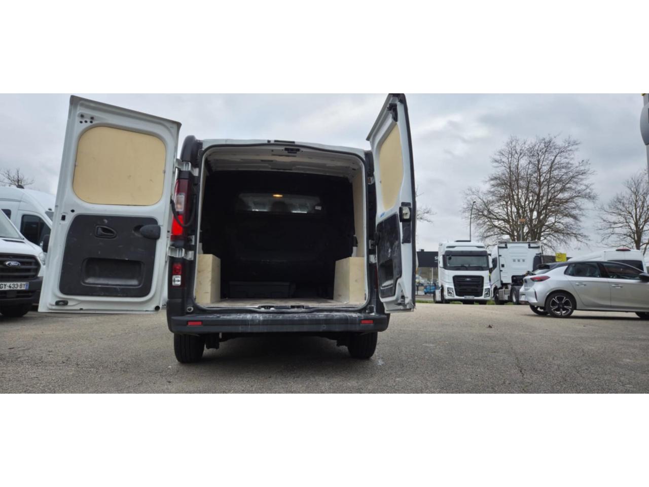 RENAULT TRAFIC